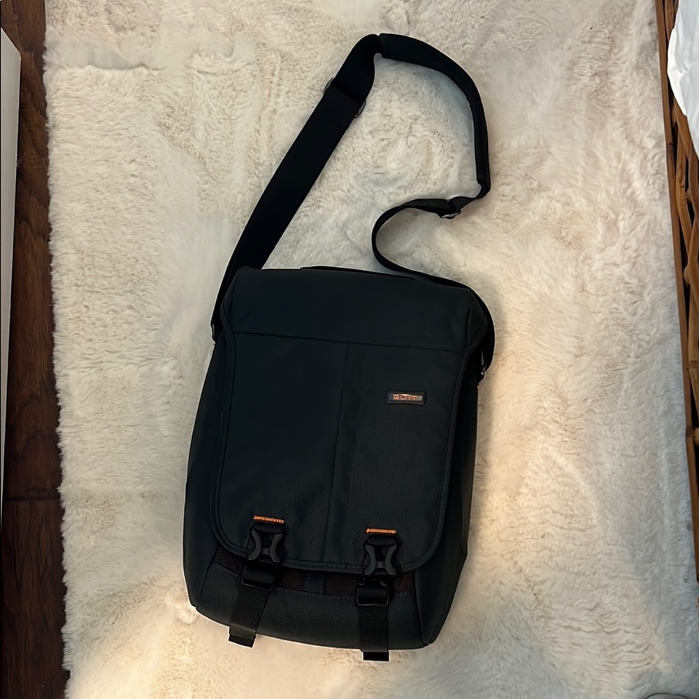 BOYT Black Messenger Bag